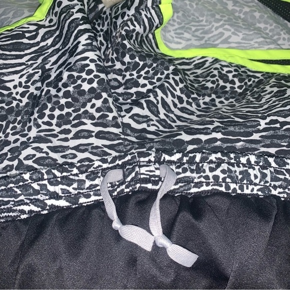 Nike Shorts Size Medium White Black Yellow Leopard Print Tempo Lined Running - Picture 7 of 8